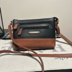 Mini Stone Mountain USA 4 Bagger Black and Brown Crossbody Bag Multi Zipper NWOT